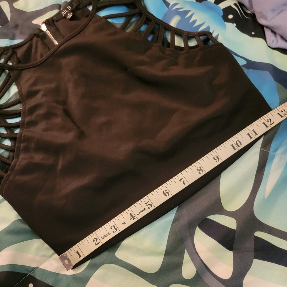 Flirty Goth Crop-Top - Picture 7 of 7